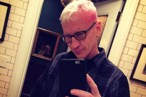 Assalto a Anderson Cooper: la collega gli tinge i capelli in diretta - anderson cooper gay capelli capodanno BS - Gay.it Archivio