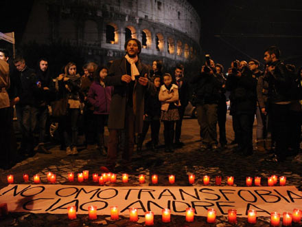 Andrea suicidato per "un fatto intimo". Esclusa l'omofobia - andrea no omofobiaBASE - Gay.it Archivio