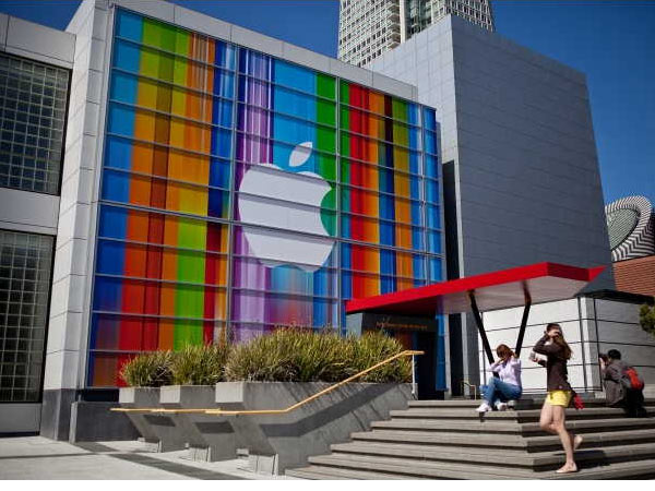 Il matrimonio egualitario fa bene all'economica: lo dicono 379 aziende - apple pride - Gay.it Archivio
