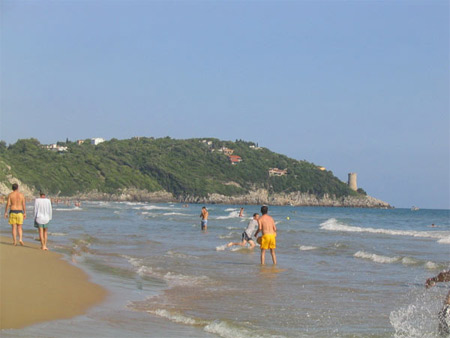 Guardie armate private all'Arenauta contro i naturisti - arenauta guardieF1 - Gay.it Archivio
