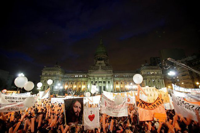 L'Argentina approva i matrimoni e le adozioni gay - argentina93941 - Gay.it Archivio