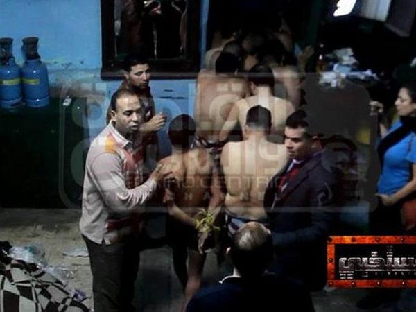 Egitto shock: la polizia potrà espellere stranieri solo perché gay - arresti hammam - Gay.it Archivio