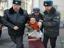 San Pietroburgo: primi fermi per "propaganda gay" - arresti sanpietroburgoBASE 1 - Gay.it Archivio