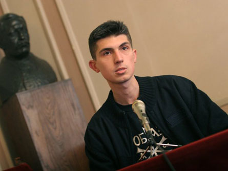 Serbia: due anni carcere a estremista per violenze Gay Pride - arrestoserbiaF1 - Gay.it Archivio