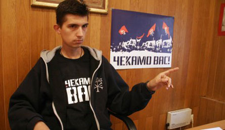 Serbia: due anni carcere a estremista per violenze Gay Pride - arrestoserbiaF2 - Gay.it Archivio