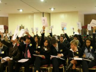 "Niente gay a scuola, potrebbero deviare i ragazzi" - assemblea no gayF1 - Gay.it Archivio