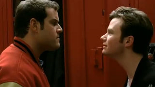 Parla l'attore che ha baciato Kurt: "Orgoglioso fosse lui" - bacio chrisF1 - Gay.it Archivio