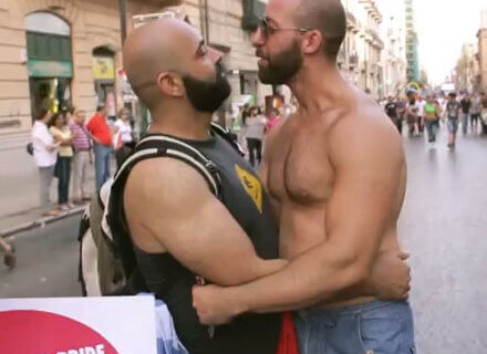 Un bacio per il "Pride 2013". Il video girato a Palermo - bacipalermoBASE - Gay.it Archivio