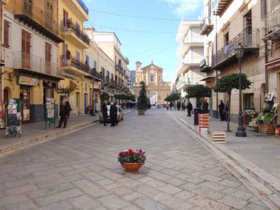 Insultarono ragazzo gay in strada, condannati coniugi - bagheriaF1 - Gay.it Archivio