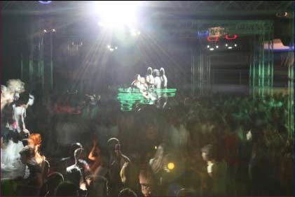 Un lungo week end di appuntamenti al Gay Village - balloVillageF4 - Gay.it Archivio