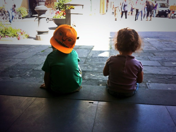 Egoisti? No, le coppie dello stesso sesso sono genitori migliori - bambini stereotipi2 - Gay.it Archivio