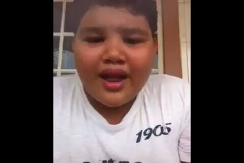Il bambino canta Frozen ma il risultato è un Epic Fail [VIDEO] - bambino Frozen epic fail BS - Gay.it Archivio