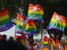 Il 13 gennaio Arcigay ricorda Alfredo Ormando in Vaticano - bandiere arcigay1 BASE - Gay.it Archivio