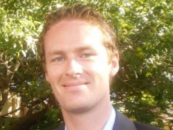 L'eroe gay che ha salvato gli ostaggi del bar di Sydney - barista gay sydney1 - Gay.it Archivio