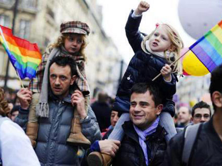 Trento: "Togliete i figli alle coppie gay" - bimbigenitorigayBASE - Gay.it Archivio