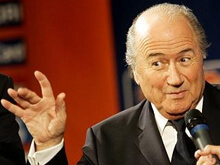 Presidente FIFA: "Gay benvenuti in Qatar, ma niente sesso" - blatterBASE - Gay.it Archivio