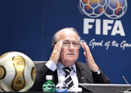 Blatter fa il mea culpa: "Chiedo scusa ai tifosi gay" - blatter scuseBASE - Gay.it Archivio