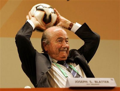 Blatter fa il mea culpa: "Chiedo scusa ai tifosi gay" - blatter scuseF1 - Gay.it Archivio