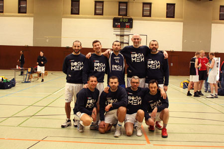 Sul podio di Düsseldorf il primo team italiano gay di basket - boga basketF4 - Gay.it Archivio