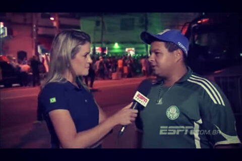 Tifoso omofobo in diretta tv: la giornalista gli dà una lezione - brasile giornalista calcio tifoso omofobo BS - Gay.it Archivio