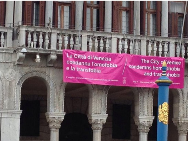 Venice is not homophobic: movie stars, be rainbow! - brugnaro pride polemiche1 - Gay.it Archivio