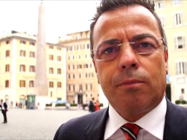Cecchi Paone non ha dubbi: "Forza Italia capofila dei diritti civili" - buonanno bacio - Gay.it Archivio