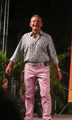 Busi rilancia: "Offese a Papa? Si offende benissimo da solo" - busiisolapapaF1 - Gay.it Archivio