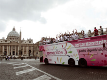 Pride: Roma e Milano al via - buspridepietro - Gay.it Archivio