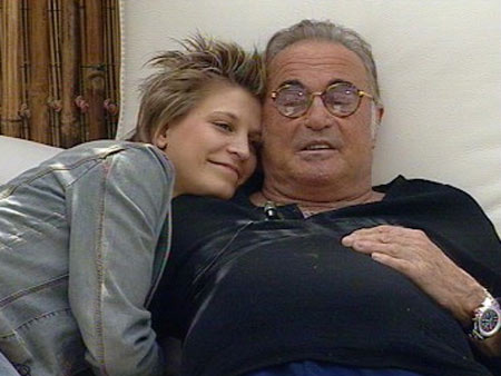 ESCE LAURA, GAY FARM ADDIO. - califF6 - Gay.it Archivio