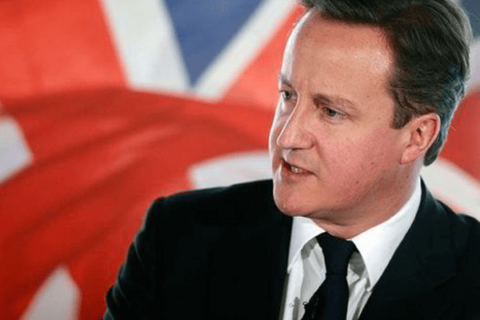 Cameron: "Se io posso baciare mia moglie in pubblico anche un gay può" - cameron bacio - Gay.it Archivio