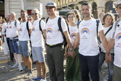 Video: è partito da Torino il Cammino dei Diritti per le unioni civili - cammino dei diritti partenza - Gay.it Archivio