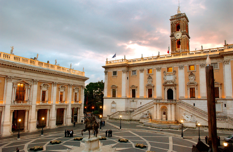 A Roma affissione abusiva di manifesti anti-gay - campidoglio1 - Gay.it Archivio