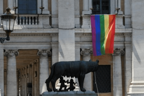 Roma, il prefetto avverte: "Cancellerò le trascrizioni dei matrimoni" - campidoglio rainbow 1 - Gay.it Archivio