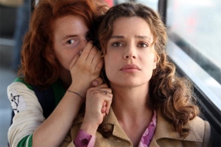Cannes: apre il festival delle donne. Ma sono donne in guerra - cannes 2014 apertura4 - Gay.it Archivio