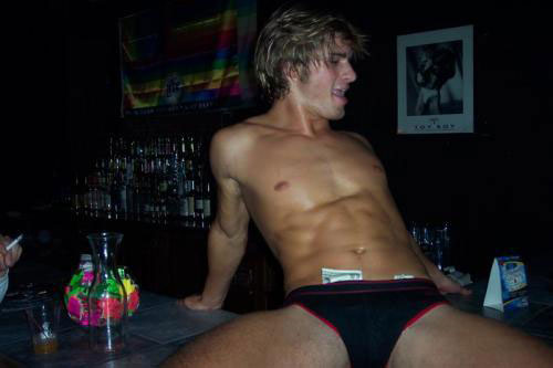 PRONTI PER IL CAPODANNO 2007? - capod2007F4 - Gay.it Archivio