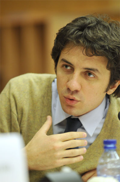 Cappato: lotto per togliervi il triangolo rosa dai vestiti - cappatoeur09F5 - Gay.it Archivio