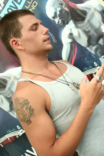 Nigiotti a Gay.it: "Non ho mai dato del gay a Marco Carta" - cartanigiottiF2 - Gay.it Archivio