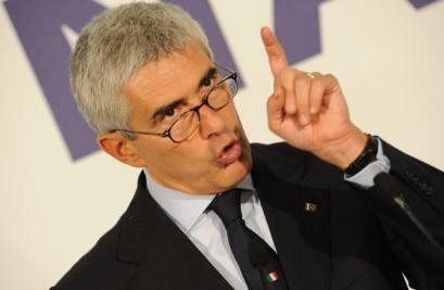 Casini ancora all'attacco: "Imporre matrimoni gay è violenza" - casini adozioniF2 - Gay.it Archivio