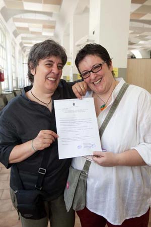 Torino: per il comune Debora e Antonella sono una famiglia - certificato torinoF2 - Gay.it Archivio