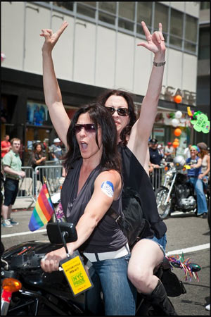 Coca-Cola è sponsor ufficiale del NYC Pride 2012 - coca nycprideF3 - Gay.it Archivio
