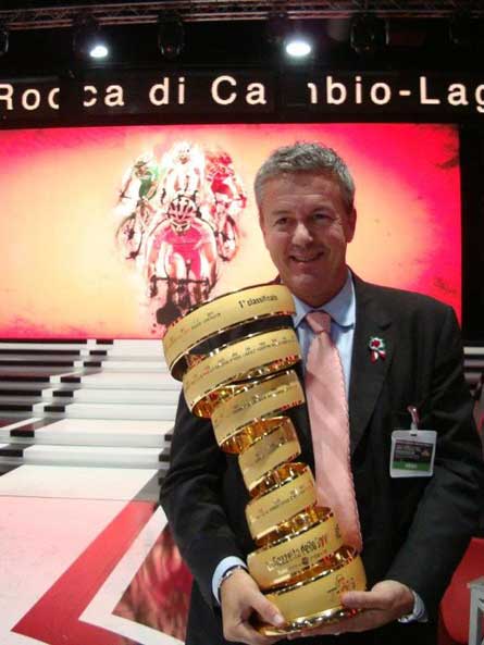 Insulti omofobi dopo la partita al giornalista gay - colomboomofobiaF1 - Gay.it Archivio