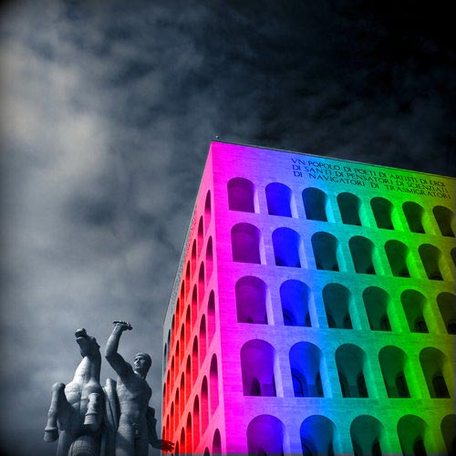 Europride 2011: "Colosseo illuminato coi colori rainbow" - colquadratorainbowF1 - Gay.it Archivio