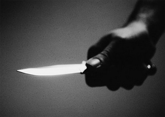 Minacciati con un coltello fuori da Muccassassina - coltellomuccaPAGE - Gay.it Archivio