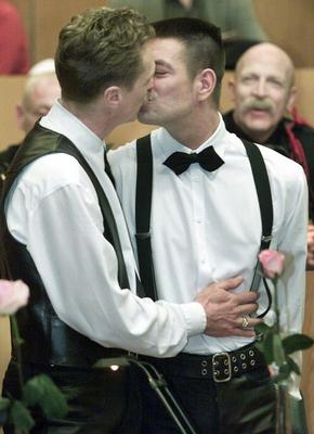 Curare i gay? Un convegno sbugiarda i "guaritori" - convegno terapieF2 - Gay.it Archivio