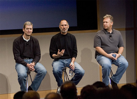 Tim Cook, il gay più potente di Silicon Valley, guida Apple - cookF2 - Gay.it Archivio