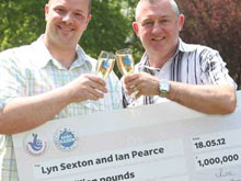Ecco la prima coppia gay a vincere 1 milione di sterline - coppia lotteriaBASE - Gay.it Archivio
