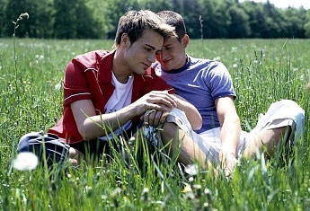 Parma: "Froci. vergognatevi" e poi partono gli sputi - coppia parmaF1 - Gay.it Archivio