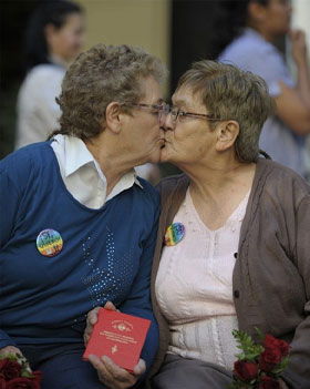 Argentina: la Camera approva le nozze e le adozioni gay - coppiaargentinaHOME - Gay.it Archivio