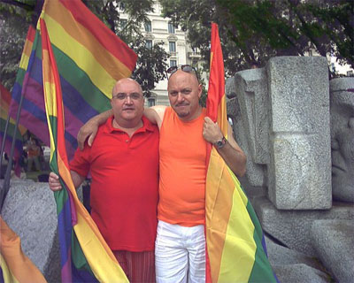 Bologna non si arrende: altra coppia chiede nozze al Sindaco - coppiabologna2F3 - Gay.it Archivio