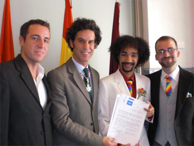 Italiani sposi in Spagna chiedono riconoscimento all'Italia - coppiagayspagnaF3 - Gay.it Archivio